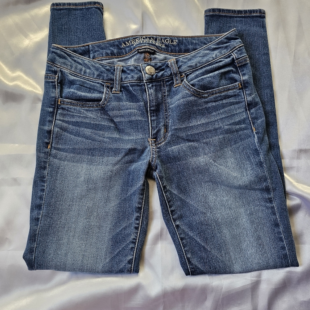 AMERICAN EAGLE OUTFITTERS JEANS